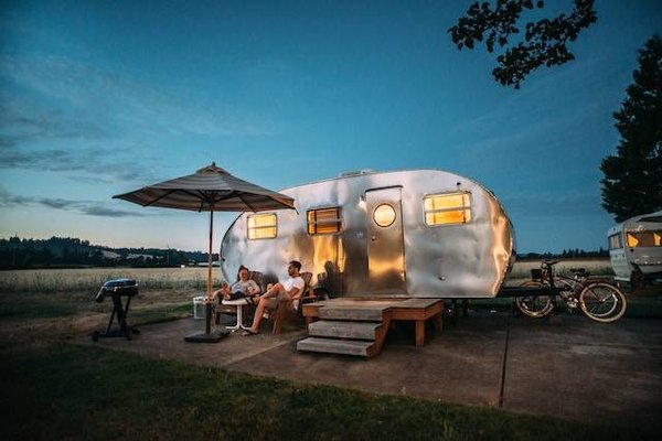 Où trouver un emplacement de camping adapté aux camping-cars dans la Drôme ?