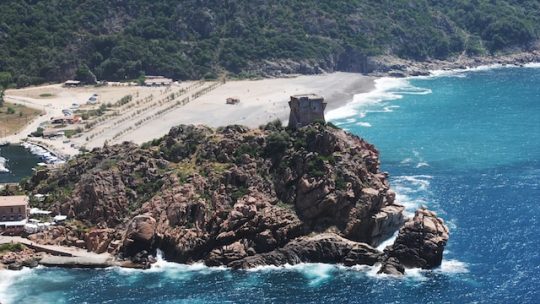 Découvrez le Camping en Corse : Un Paradis au Coeur de la Méditerranée