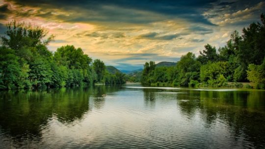 Guide des Meilleurs Emplacements pour Planter votre Tente près d’Anduze dans les Cévennes